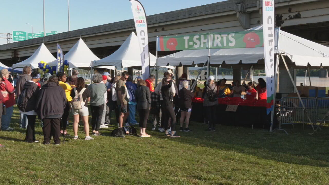 Mayor's Memorial Day Hike, Bike and Paddle draws hundreds to Louisville's Waterfront Park